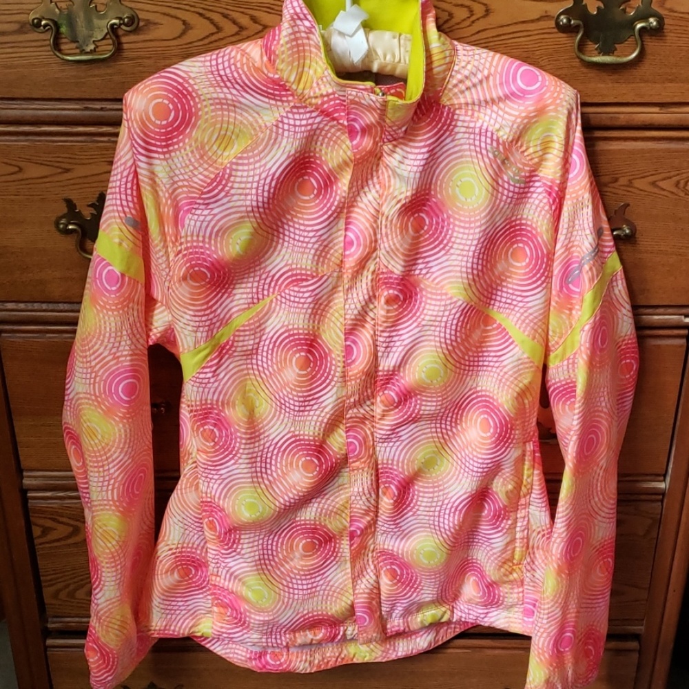 Saucony light weight sport jacket M